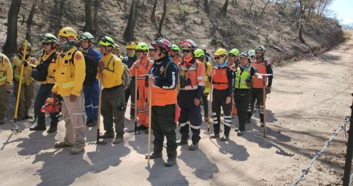 Refuerzan brigadas para sofocar incendio en Santa Rosa; sofocan fuego en más de mil 500 hectáreas