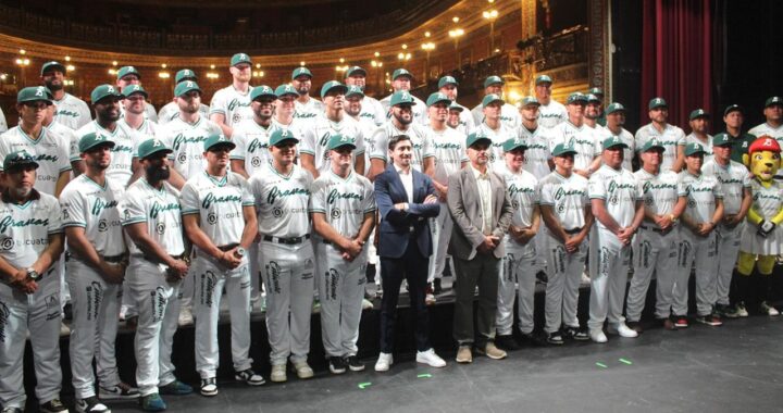 LOS BRAVOS DE LEÓN SE DECLARAN LISTOS EN EL TEATRO JUÁREZ