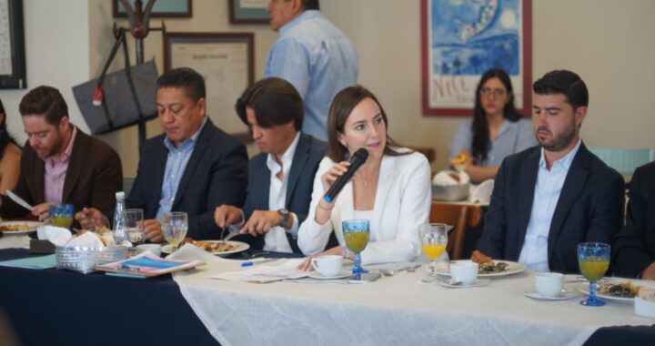 Se reúne Cecilia Pöhls con sectores empresariales