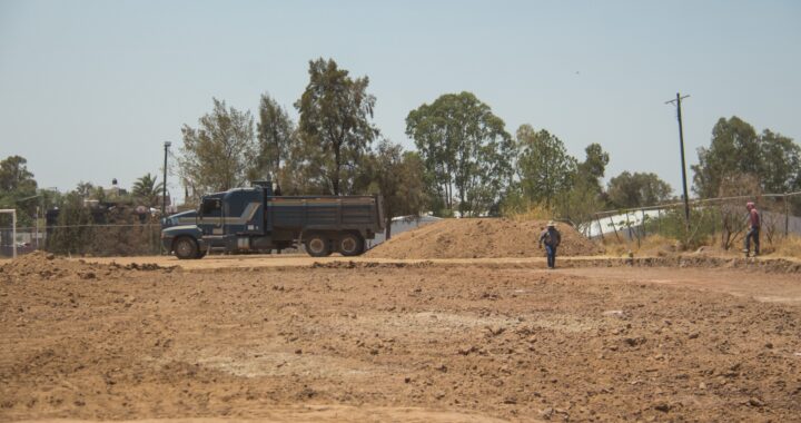 Inicia la construcción de cancha juvenil de fútbol en la Ciudad Deportiva de la zona sur
