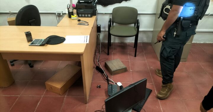 Arrestan a joven que trataba de robar dentro de oficinas ubicadas en Alonso