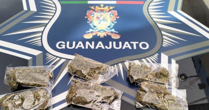 Detienen a dos sujetos con más de 90 dosis de presunta droga en dos distintos hechos