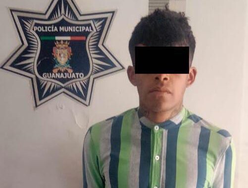 Detienen a joven con una motocicleta sin placas y con el número de serie alterado