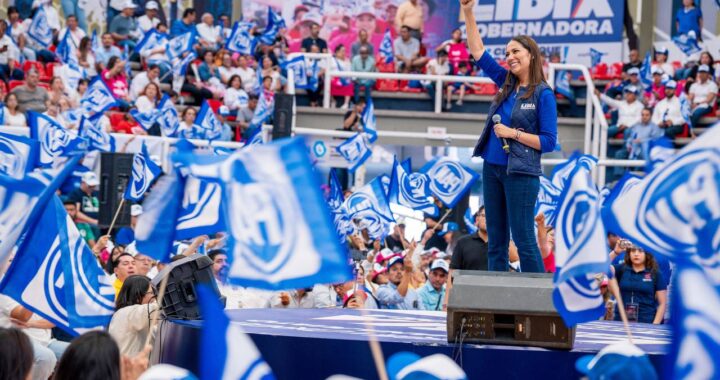 Refrenda Libia García su compromiso con la educación