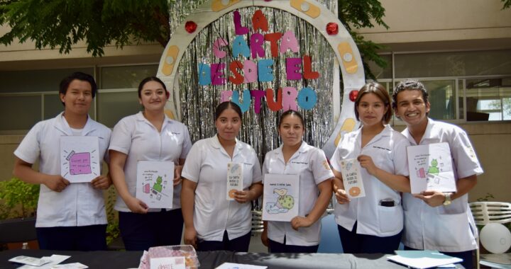 Estudiantes UG de Enfermería comparten estrategias y recursos para el cuidado emocional durante la Feria de la Salud Mental