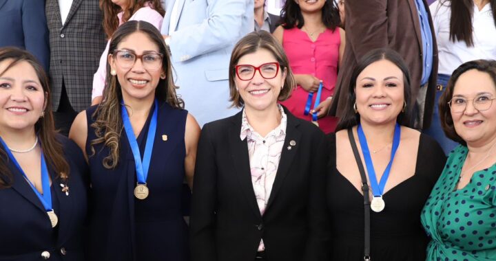 Reconocen a integrantes de la comunidad UG con el Galardón «Guanajuato Premio Estatal al Mérito Laboral”