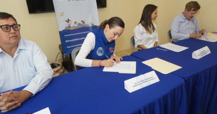Firma Cecilia Pöhls pacto por la primera infancia
