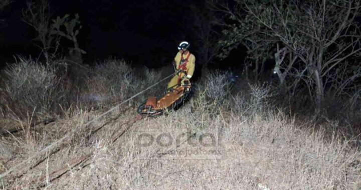 Volcadura deja una mujer sin vida