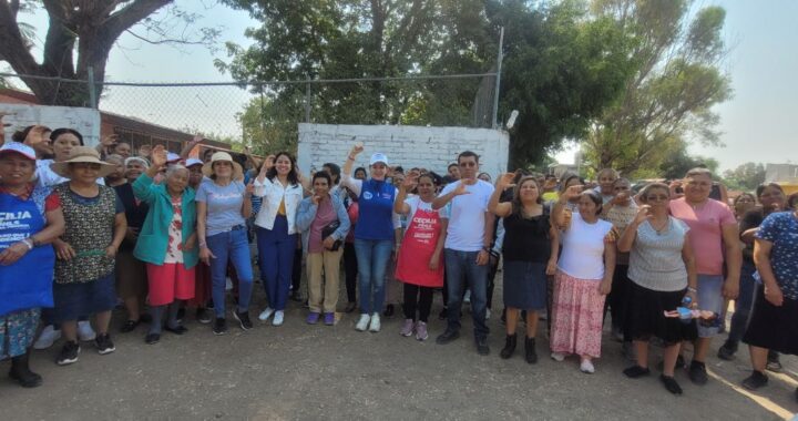 Realiza Cecilia Pöhls recorridos por varias colonias del distrito IV