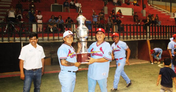 CARDENALES SE CORONA EN EL BÉISBOL MUNICIPAL