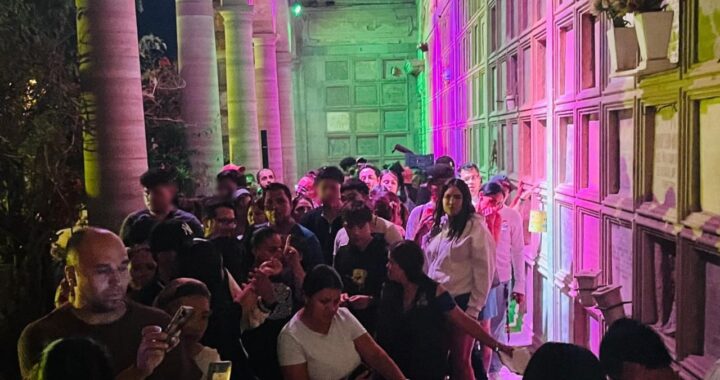 Disfrutan cerca de mil personas de los recorridos en el panteón de Santa Paula y el Museo de las Momias