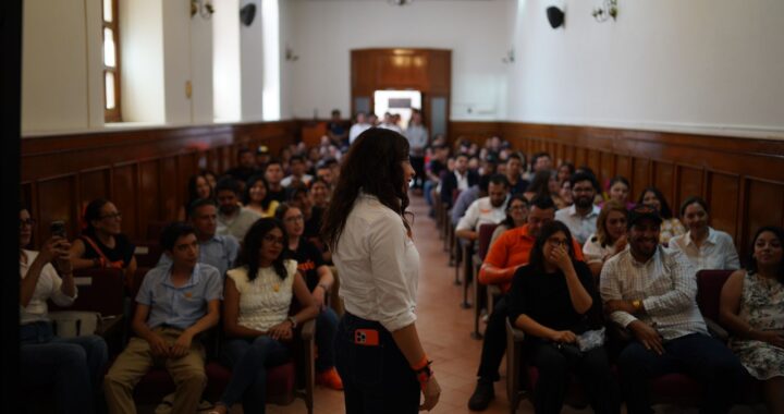 Coloca Yulma Rocha a los jóvenes como prioridad
