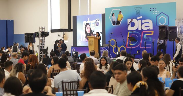 «Somos el presente, somos el futuro, pero sobre todo ¡Somos Abejas UG!», Estudiantes celebran el Día DE