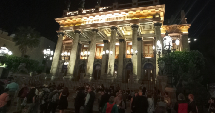 EL JUÁREZ, AÚN EN PIE