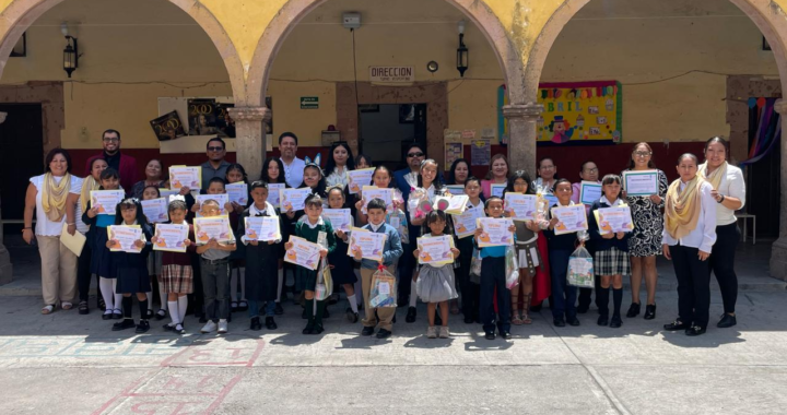 Niñas y niños de primaria demuestran sus habilidades sociales y comunicativas