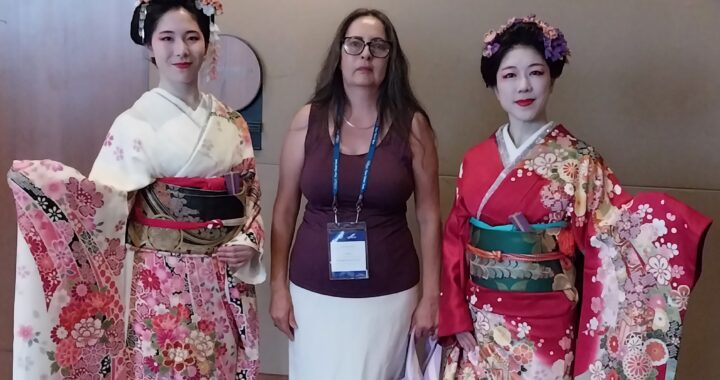 Profesora UG presenta un proyecto de nanotecnología en el 10º Congreso Mundial de Materiales Avanzados en Japón