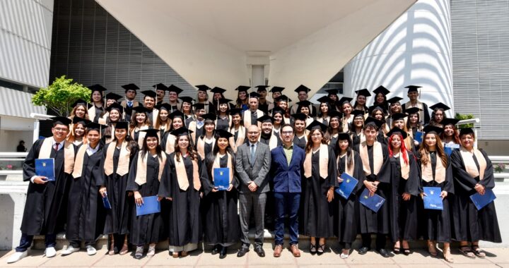 Egresan de UG Campus León profesionales de las Ciencias Sociales