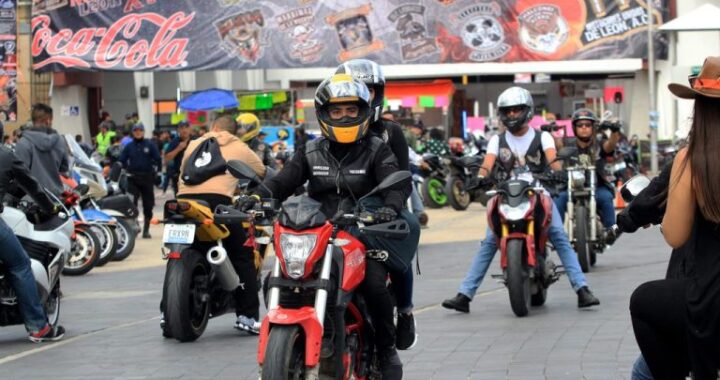 Reforma busca obligar a motociclistas a circular por carril derecho en León 