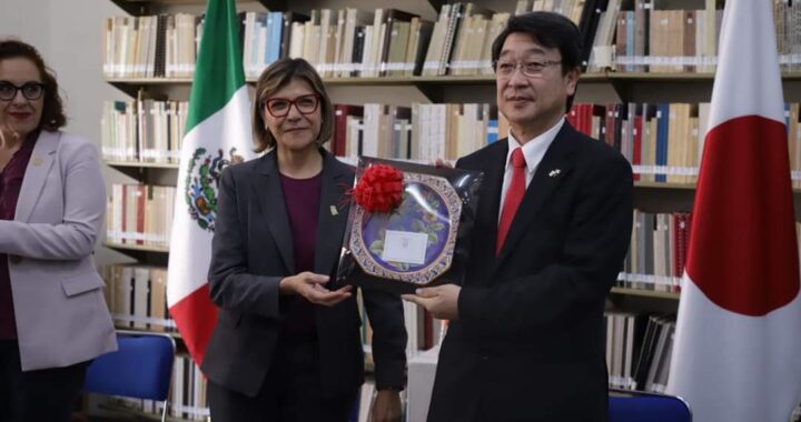 Recibe UG donación bibliográfica del Read Japan Project