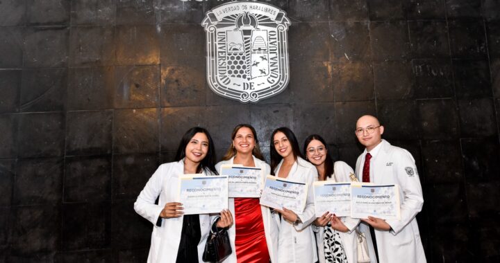 UG confiere a la sociedad 79 médicas y médicos