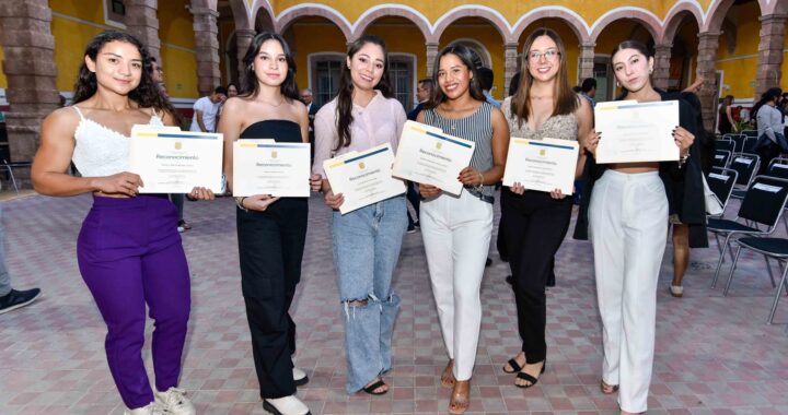 Finalizan cursos de idiomas en Campus León UG 