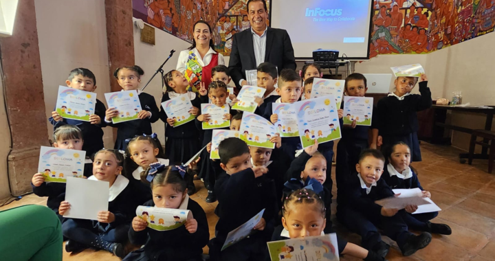 Pequeños escritores presentan su libro “Amigos con Patas”