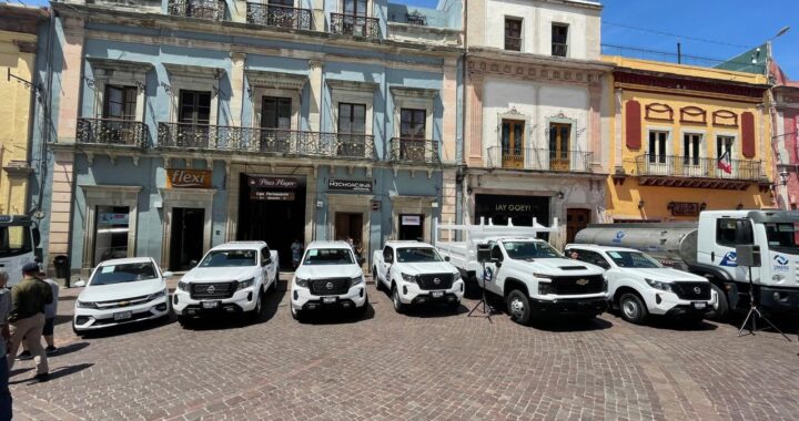 Entregan 9 vehículos nuevos para el SIMAPAG