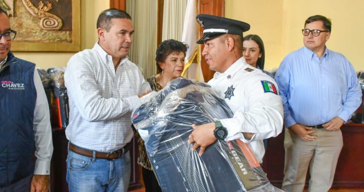 Reciben nuevos uniformes elementos de la secretaría de Seguridad Ciudadana