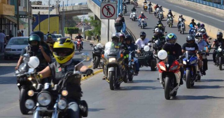 Más Multas para motociclistas, prohíben zigzagueo y rebasar en alto en León 