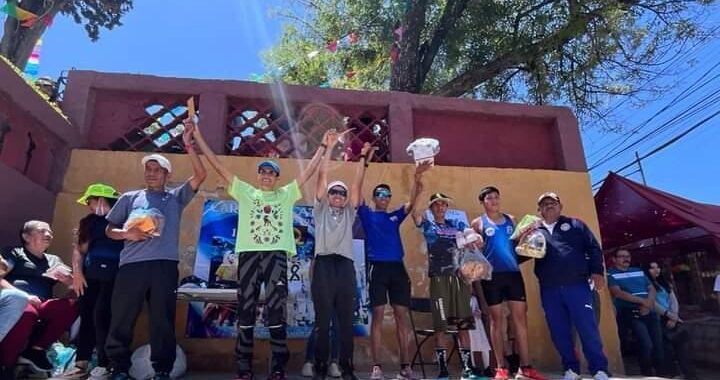 REALIZA RECORRIDO TRIUNFAL RUBÉN CHÁVEZ EN LA EDICIÓN 55 DE LA CARRERA DEL BUEN VIAJE