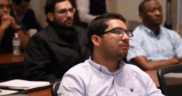 Profesores mexicanos difunden conocimientos de Control Automático en la UG