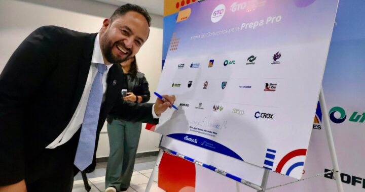Refrendan convenio de Prepa Pro y presentan Prepa In