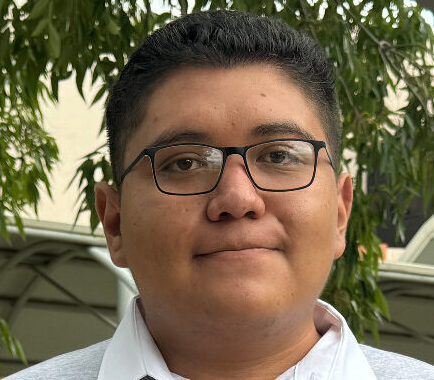 Pedro Huerta Ferrer, primer beneficiario del PEU en ingresar a la Licenciatura en Matemáticas de la UG