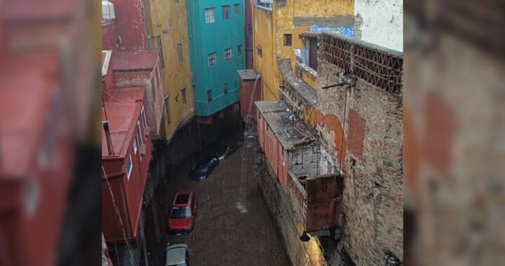 Tromba inunda la subterránea en la capital