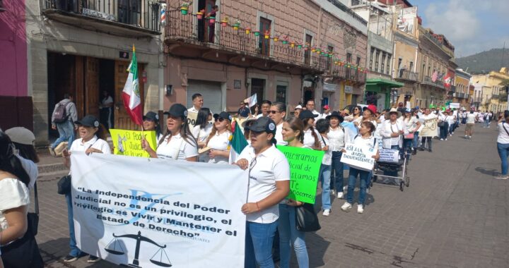 Marchan trabajadores del Poder Judicial Federal, apoyados del Poder Judicial del estado