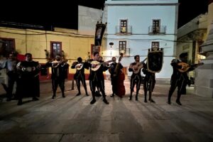 Supuesto integrante de estudiantina defraudó  a una familia de turistas con recorrido falso