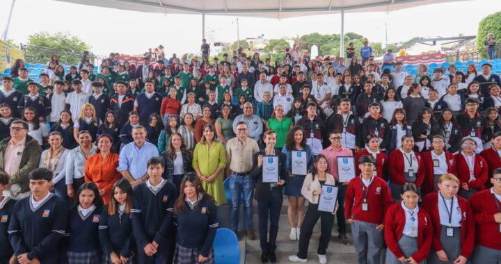 Entregan Premios Juventud 2024 a cuatro capitalinos