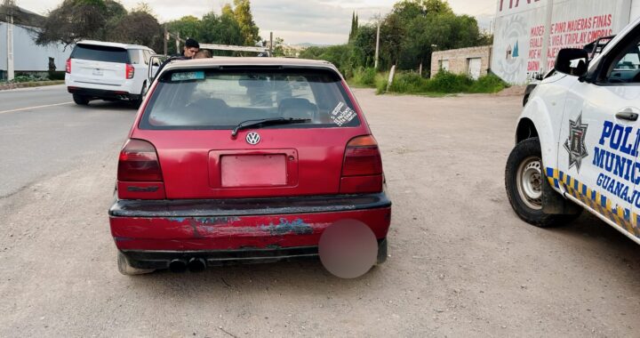 Detiene Policía capitalina a dos presuntos involucrados en robo de vehículo