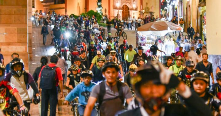 Pedalean más de 150 ciclistas en el paseo patrio de Guanajuato Capital
