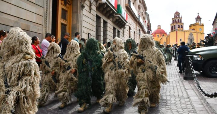 Participa un numeroso contingente del Ejército y la GN en el desfile cívico-militar; hubo saldo blanco