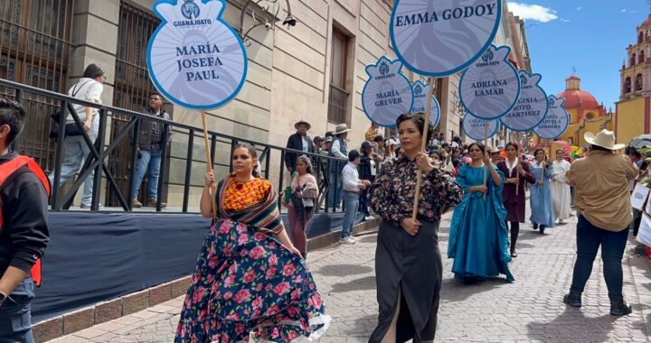 Desfile de la Toma de la Alhóndiga de Granaditas es encabezado por mujeres de la historia