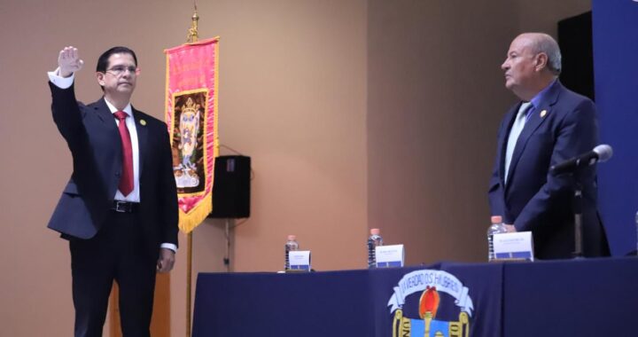 Rinde protesta el Dr. Martín Picón Núñez como Rector del Campus Guanajuato de la UG