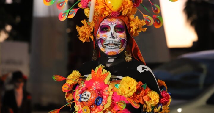 Con danza, música y poesía, salmantinos  y la UG celebran Marcha de las Catrinas