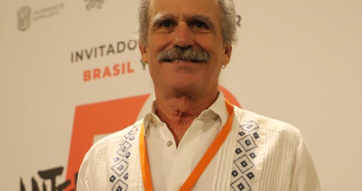 Roberto Morales Manzanares recibe la Presea Eugenio Trueba Olivares 