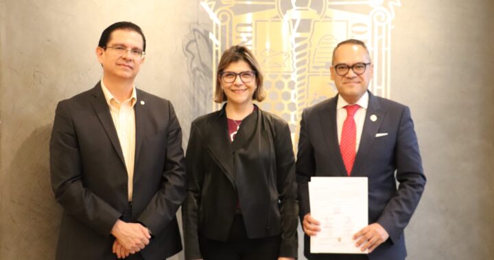 Designan al Dr. Leandro Eduardo Astrain Bañuelos Director de la División de Derecho Política y Gobierno de la UG 