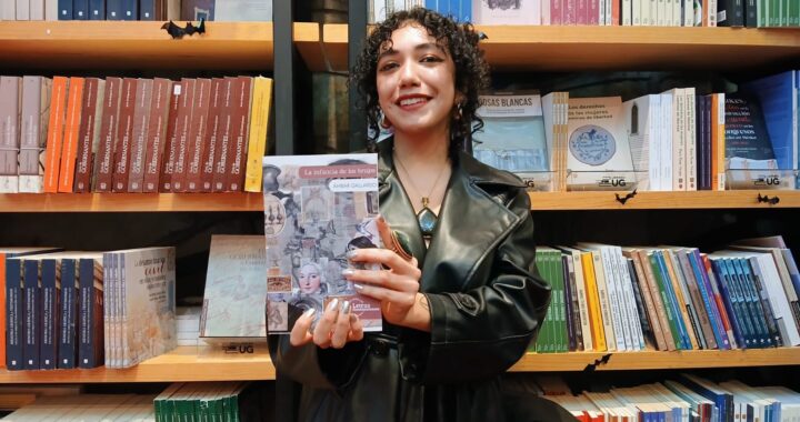 ESTUDIANTE UG PRESENTA LIBRO DE CUENTOS DE TERROR
