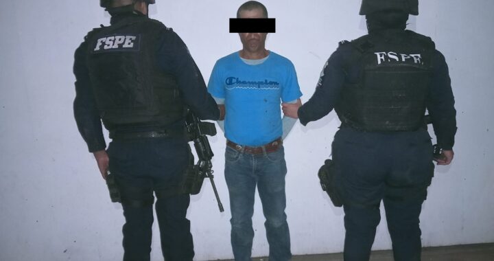 Detienen a hombre con arma, cartuchos y presunta droga en carretera Huanímaro-Pueblo Nuevo 