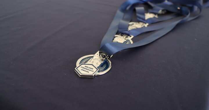 Reconoce UG a los mejores promedios anuales en los Campus Universitarios