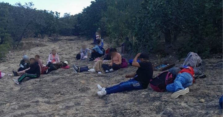 En rescate aéreo, las FSPE salvó a un grupo de personas varadas en la sierra de Codornices