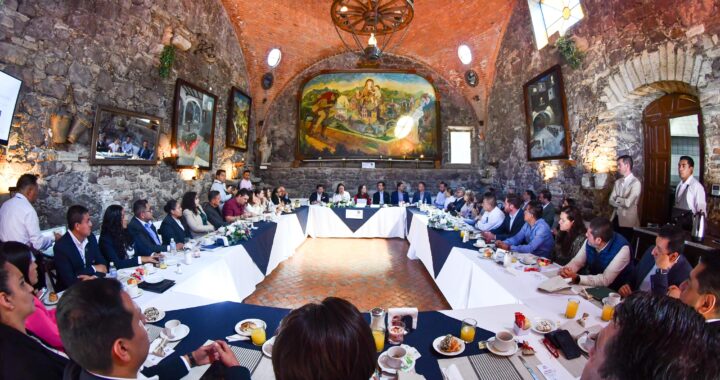 Reconoce Asociación de Hoteles y Moteles de Guanajuato a Samantha Smith